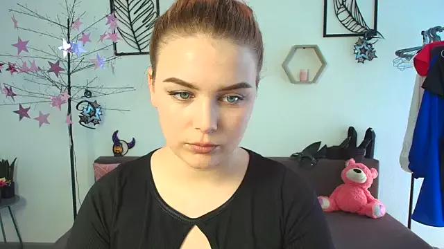 EmilyEwanss from StripChat is Freechat