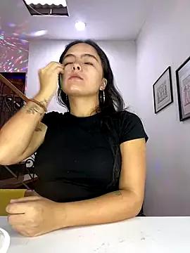 EmilyHarperr from StripChat is Freechat