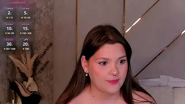 EmilyHyde from StripChat is Freechat
