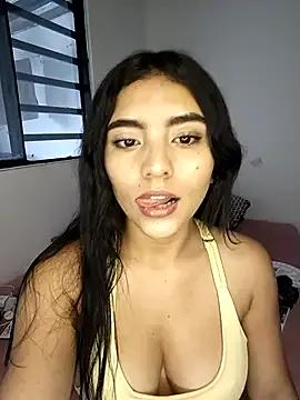 EmilyRose_yb from StripChat is Freechat