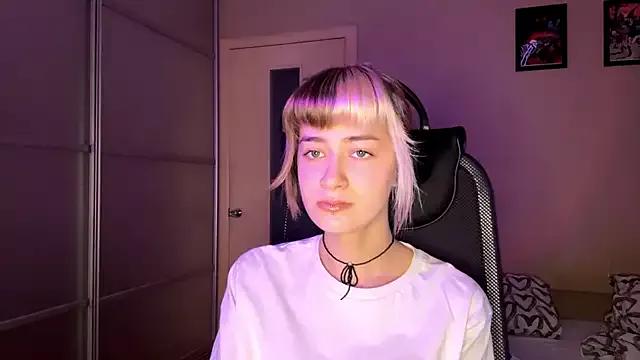 EmilySkyline from StripChat is Freechat