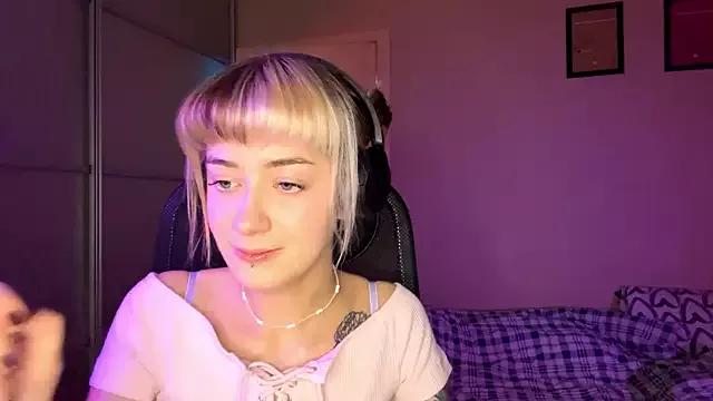 EmilySkyline from StripChat is Freechat