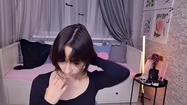 EmilySwonn from StripChat is Freechat