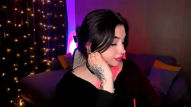 EmilyWoods_ from StripChat is Freechat