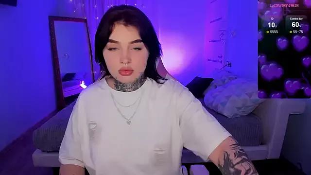 EmilyWoods_ from StripChat is Freechat