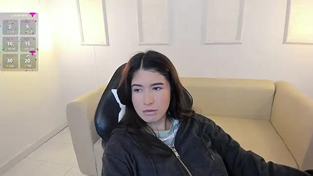 emilyycute_ from StripChat is Freechat