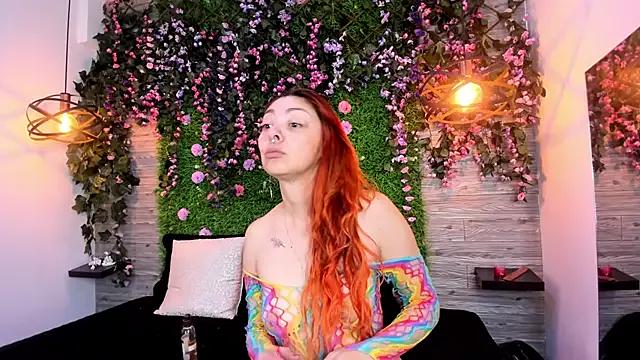 EmilyyRed from StripChat is Freechat