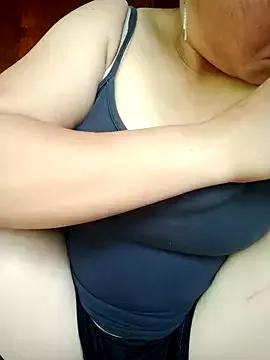 emilyzz from StripChat is Freechat
