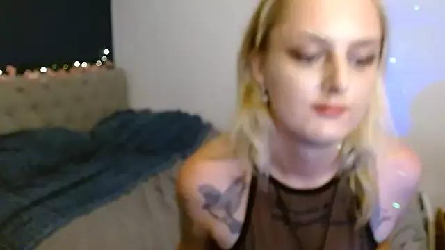 EmiWinters23 from StripChat is Freechat