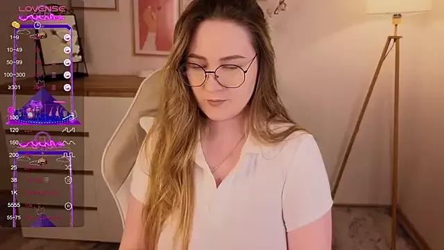 Emma_B1uem from StripChat is Freechat