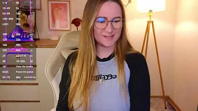 Emma_B1uem from StripChat