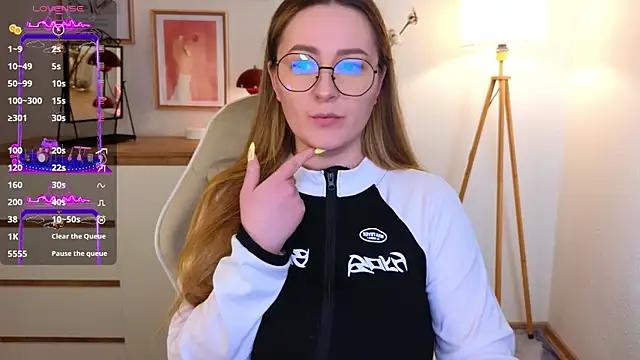 Emma_B1uem from StripChat