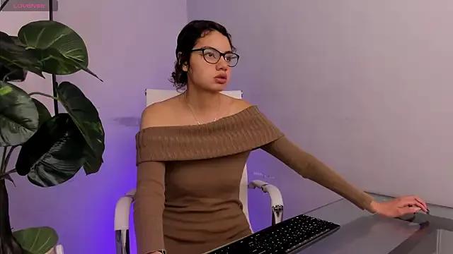 Emma_bloom__ from StripChat