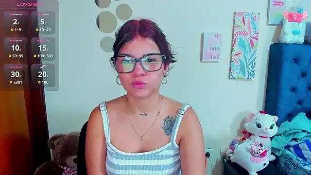 Emma_boo from StripChat