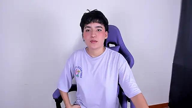emma_cute7 from StripChat