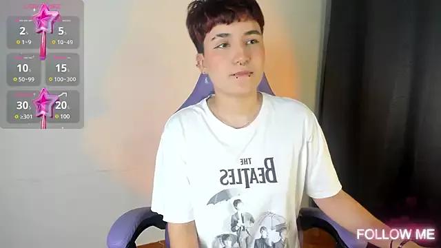 emma_cute7 from StripChat