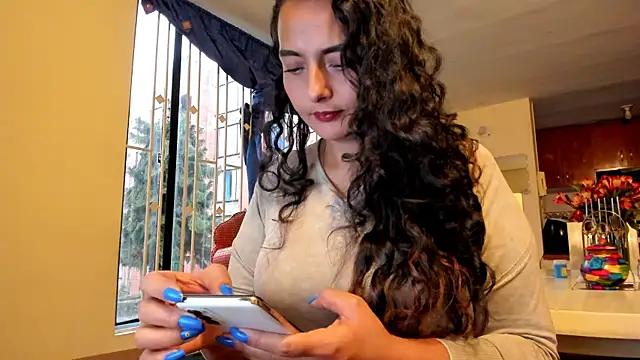 emma_luxy from StripChat