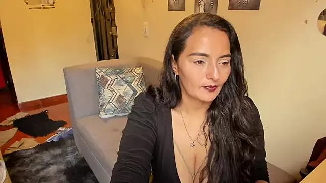 emma_luxy from StripChat