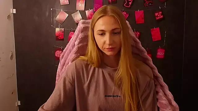 Emma_Moonlightt from StripChat