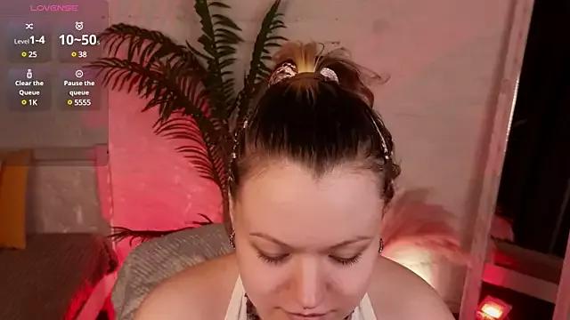 Emma_Stoune from StripChat is Freechat