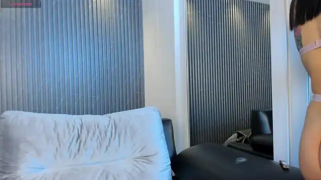 Emmaa_Robertss from StripChat