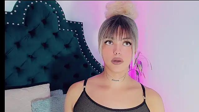 Emmaa_Saenz_ from StripChat