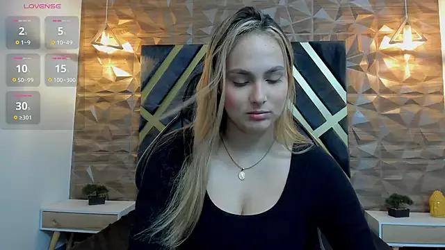 Emmaa_white_ from StripChat is Freechat