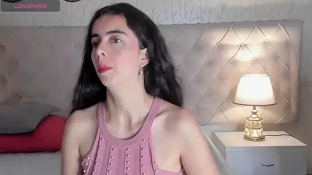 EmmaaGrey from StripChat is Freechat