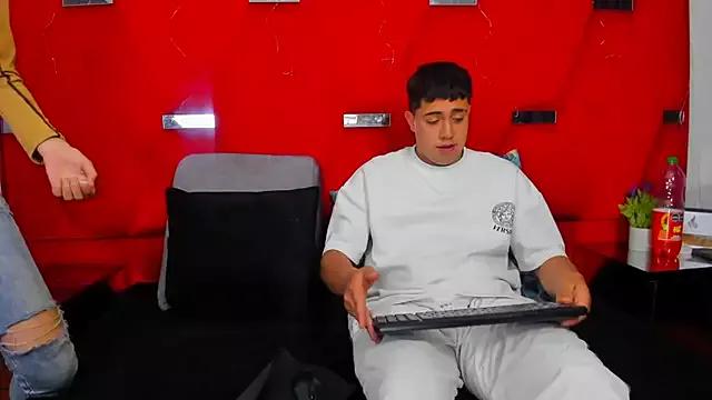 Emmaanddarling from StripChat is Freechat