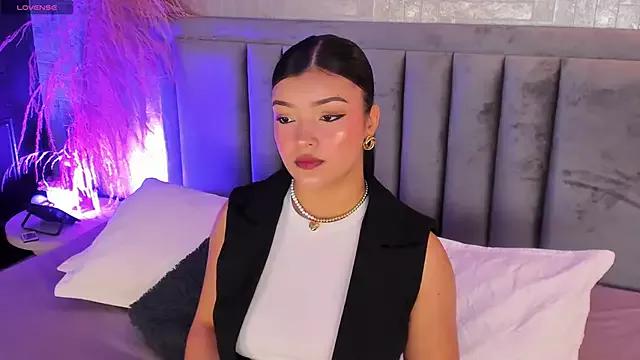 EmmaBlossom from StripChat