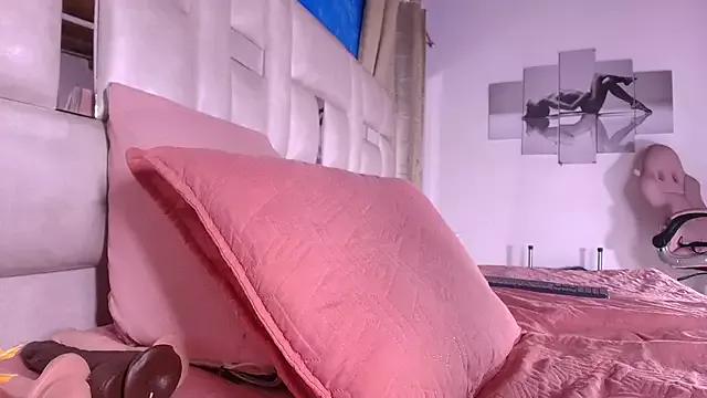 emmacurvy from StripChat