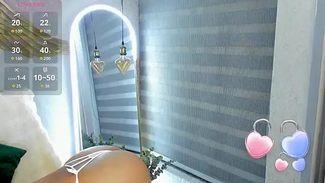 EmmaFerrary from StripChat is Freechat