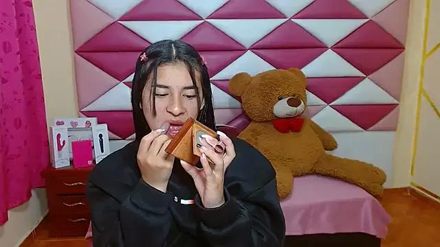 emmajonzlx from StripChat