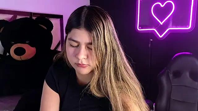 emmalee_01a from StripChat