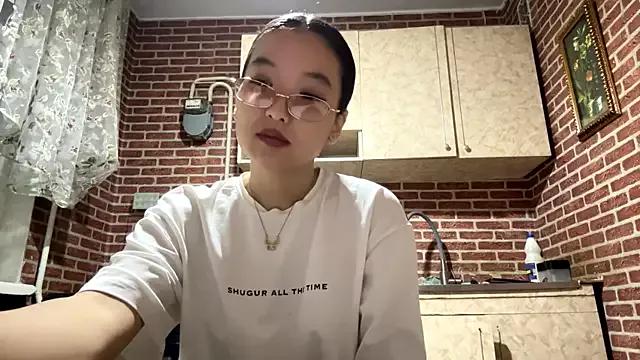 EmmaLeexth from StripChat is Freechat