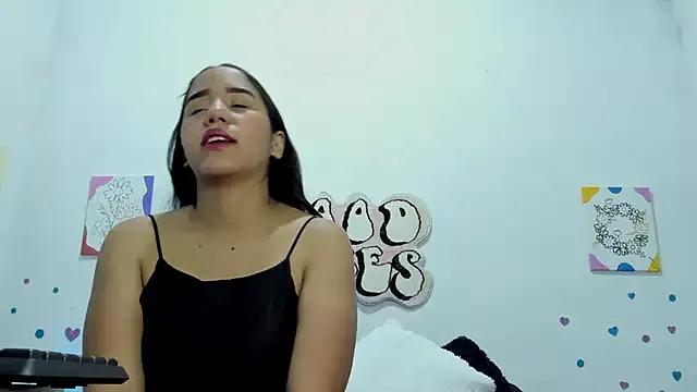 EmmaLennox_ from StripChat is Freechat