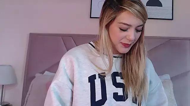 EmmaLeyton from StripChat