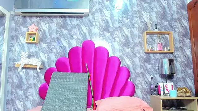 EMMAPARISS from StripChat