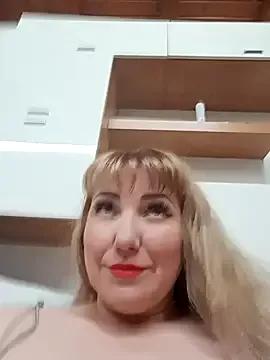 EmmaQueen4 from StripChat