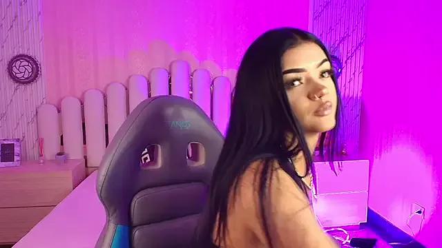 EmmaStonns from StripChat is Freechat