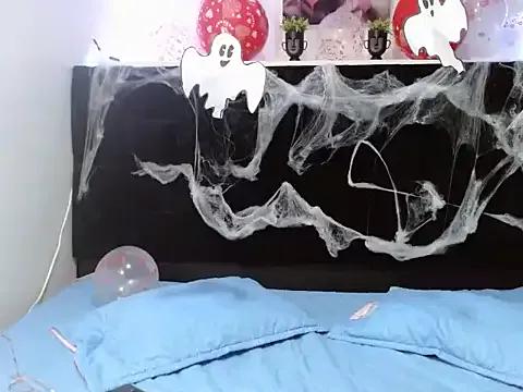 EmmaTower from StripChat