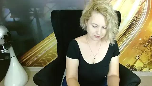 EmmaxPark from StripChat