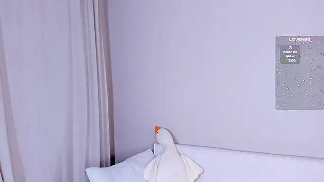 emmelieflorence from StripChat