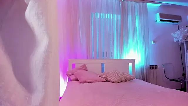 Emmi_Lake from StripChat