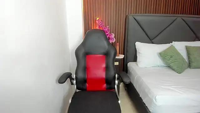 emmily_taylor_ from StripChat