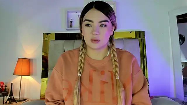emmy_r from StripChat
