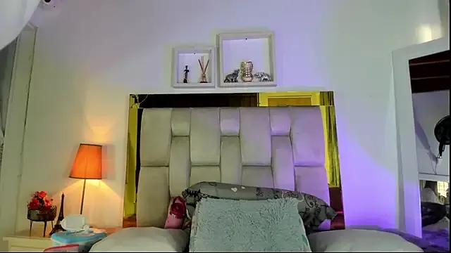 emmy_r from StripChat