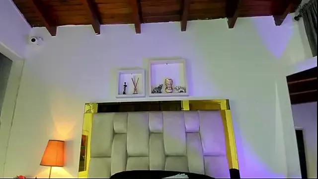 emmy_r from StripChat