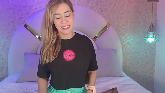 emmy_rose25 from StripChat