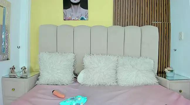 EmmyCruzZ from StripChat